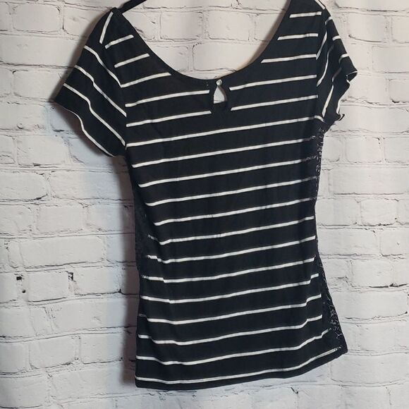 Black and White Striped top - Picture 4 of 6